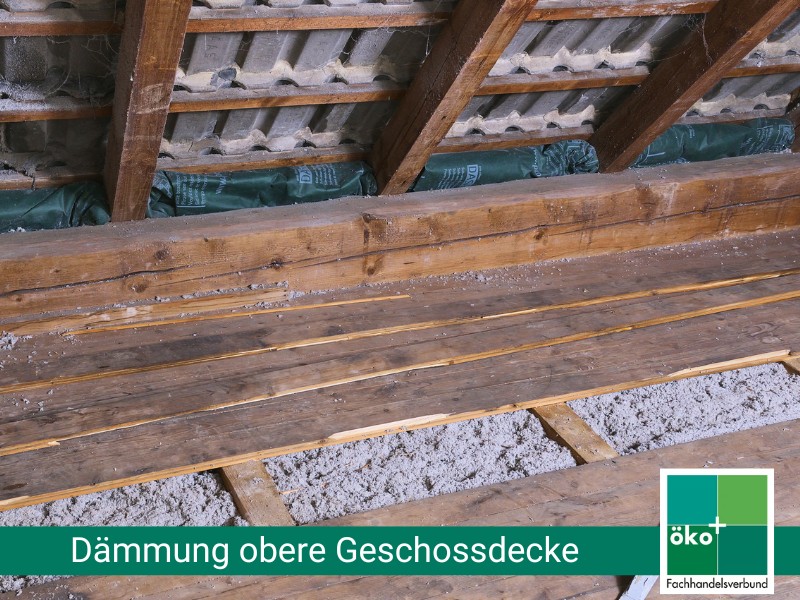 Altbau-Dämmung der oberen Geschossdecke durch Einblasen von Zellulose-Flocken